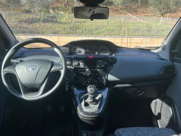 LANCIA CERTIFIED Lancia Ypsilon 1.0 70cv Hybrid Silver Usata - City Car Ibrido Rosso - Fisciano - 2386085_5