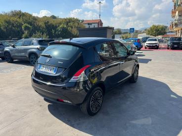 LANCIA CERTIFIED Lancia Ypsilon Ypsilon1.0 70 Cv S And Amp,s Hybrid Silver Plus Usata - City Car Ibrido Nero - Fisciano - 2386088_4