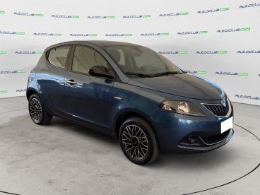 LANCIA CERTIFIED Lancia Ypsilon Iii 2021 1.0 Firefly Hybrid Platino S And S 70cv Usata - City Car Ibrido Blu - Bari - 2386096_3