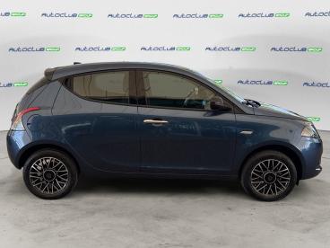 LANCIA CERTIFIED Lancia Ypsilon Iii 2021 1.0 Firefly Hybrid Platino S And S 70cv Usata - City Car Ibrido Blu - Bari - 2386096_4