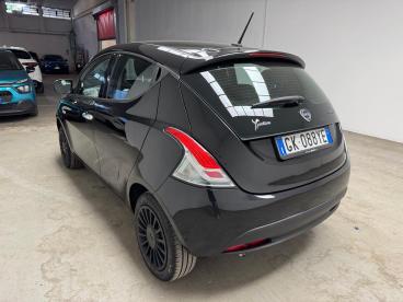 LANCIA CERTIFIED Lancia Ypsilon Iii 2021 1.0 Firefly Hybrid Silver S And S 70cv Usata - City Car Ibrido Nero - Biella - 2386576_3