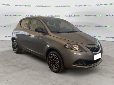 LANCIA CERTIFIED Lancia Ypsilon Iii 2021 1.0 Firefly Hybrid Platino S And S 70cv Usata - City Car Ibrido Grigio - Bari - 2386935_3