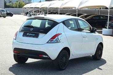 LANCIA CERTIFIED Lancia Ypsilon 1.0 Firefly 5 Porte S And S Hybrid Silver Usata - City Car Ibrido Bianco - Carmagnola - 2387373_3