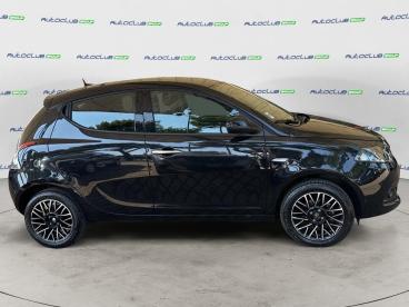 LANCIA CERTIFIED Lancia Ypsilon Iii 2021 1.0 Firefly Hybrid Platino S And S 70cv Usata - City Car Ibrido Nero - Bari - 2387729_4