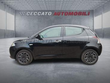 LANCIA CERTIFIED Lancia Ypsilon 1.0 Firefly Hybrid Gold S And S 70cv 5p.ti Usata - City Car Ibrido Nero - Bassano Del Grappa - 2387848_2