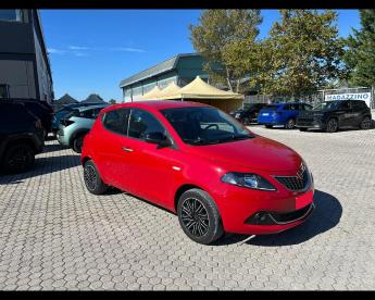 LANCIA CERTIFIED Lancia Ypsilon Iii 1.0 Firefly Hybrid Gold S And S 70cv Usata - City Car Ibrido Rosso - Massarosa - 2388861_1