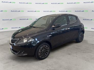 LANCIA CERTIFIED Lancia Ypsilon Iii 2021 1.0 Firefly Hybrid Platino S And S 70cv Usata - City Car Ibrido Nero - Bari - 2389806_1