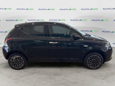 LANCIA CERTIFIED Lancia Ypsilon Iii 2021 1.0 Firefly Hybrid Platino S And S 70cv Usata - City Car Ibrido Nero - Bari - 2389806_4