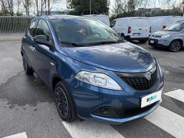 LANCIA CERTIFIED Lancia Ypsilon 1.0 Firefly 70cv Hybrid Silver Plus Usata - City Car Ibrido Blu - Roma - 2390206_3