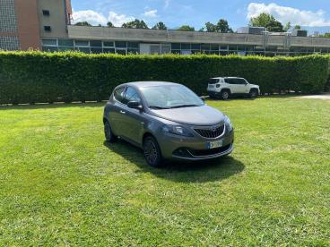 LANCIA CERTIFIED Lancia Ypsilon 1.0 Firefly 70cv S And Amp, Hybrid Gold Usata - City Car Ibrido Grigio - Fisciano - 2390604_2