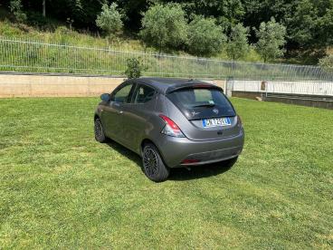 LANCIA CERTIFIED Lancia Ypsilon 1.0 Firefly 70cv S And Amp, Hybrid Gold Usata - City Car Ibrido Grigio - Fisciano - 2390604_4