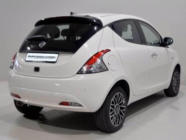 LANCIA CERTIFIED Lancia Ypsilon Iii 2021 1.0 Firefly Hybrid Platino S And S 70cv Usata - City Car Ibrido Bianco - Brescia - 2390835_3