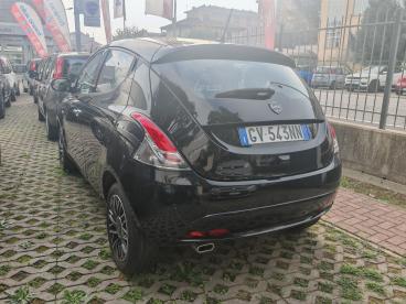 LANCIA CERTIFIED Lancia Ypsilon 1.0 Firefly 5 Porte S And S Hybrid Gold Usata - City Car Ibrido Nero - Grugliasco - 2391246_3