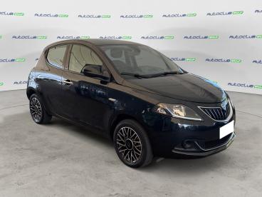 LANCIA CERTIFIED Lancia Ypsilon Iii 2021 1.0 Firefly Hybrid Platino S And S 70cv Usata - City Car Ibrido Nero - Bari - 2391288_3
