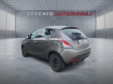 LANCIA CERTIFIED Lancia Ypsilon 1.0 Firefly Hybrid Gold S And S 70cv 5p.ti Usata - City Car Ibrido Grigio - Bassano Del Grappa - 2391652_3