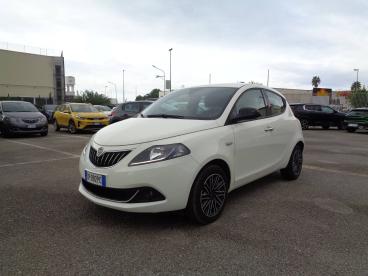 LANCIA CERTIFIED Lancia Ypsilon 1.0 Firefly 70 Cv Start And Amp,stop Hybrid Gold Usata - City Car Ibrido Bianco - Fisciano - 2391678_1