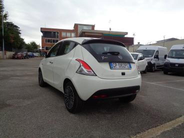 LANCIA CERTIFIED Lancia Ypsilon 1.0 Firefly 70 Cv Start And Amp,stop Hybrid Gold Usata - City Car Ibrido Bianco - Fisciano - 2391678_3