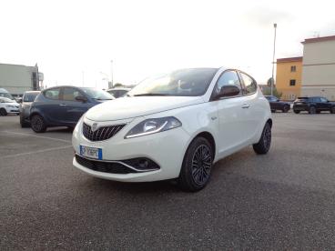 LANCIA CERTIFIED Lancia Ypsilon 1.0 Firefly 70 Cv Start And Amp,stop Hybrid Gold Usata - City Car Ibrido Bianco - Fisciano - 2391679_1