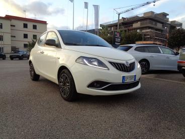 LANCIA CERTIFIED Lancia Ypsilon 1.0 Firefly 70 Cv Start And Amp,stop Hybrid Gold Usata - City Car Ibrido Bianco - Fisciano - 2391679_2