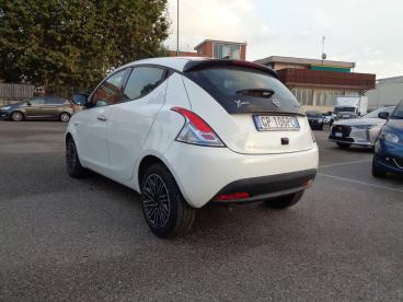 LANCIA CERTIFIED Lancia Ypsilon 1.0 Firefly 70 Cv Start And Amp,stop Hybrid Gold Usata - City Car Ibrido Bianco - Fisciano - 2391679_3