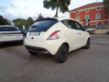 LANCIA CERTIFIED Lancia Ypsilon 1.0 Firefly 70 Cv Start And Amp,stop Hybrid Gold Usata - City Car Ibrido Bianco - Fisciano - 2391679_4