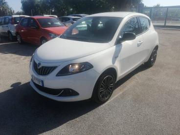 LANCIA CERTIFIED Lancia Ypsilon 1.0 Firefly 70 Cv Start And Amp,stop Hybrid Gold Usata - City Car Ibrido Bianco - Fisciano - 2391680_1