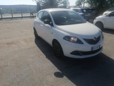 LANCIA CERTIFIED Lancia Ypsilon 1.0 Firefly 70 Cv Start And Amp,stop Hybrid Gold Usata - City Car Ibrido Bianco - Fisciano - 2391680_2