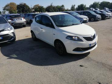 LANCIA CERTIFIED Lancia Ypsilon 1.0 Firefly 70 Cv Start And Amp,stop Hybrid Gold Usata - City Car Ibrido Bianco - Fisciano - 2391681_2