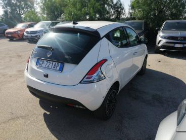 LANCIA CERTIFIED Lancia Ypsilon 1.0 Firefly 70 Cv Start And Amp,stop Hybrid Gold Usata - City Car Ibrido Bianco - Fisciano - 2391681_3
