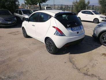 LANCIA CERTIFIED Lancia Ypsilon 1.0 Firefly 70 Cv Start And Amp,stop Hybrid Gold Usata - City Car Ibrido Bianco - Fisciano - 2391681_4