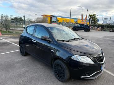 LANCIA CERTIFIED Lancia Ypsilon 1.0 Firefly Hybrid Silver S And Amp,s 70cv Usata - City Car Ibrido Nero - Fisciano - 2392001_2