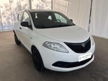 LANCIA CERTIFIED Lancia Ypsilon 1.0 70cv Firefly Hybrid S&s Silver Usata - City Car Ibrido Bianco - Napoli - 2392639_3