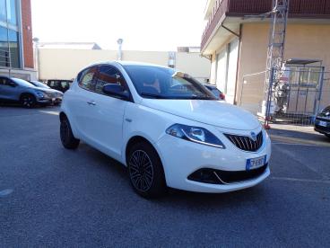 LANCIA CERTIFIED Lancia Ypsilon 1.0 Firefly 70 Cv Start And Amp,stop Hybrid Gold Usata - City Car Ibrido Bianco - Fisciano - 2393053_2