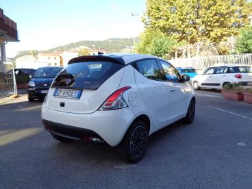 LANCIA CERTIFIED Lancia Ypsilon 1.0 Firefly 70 Cv Start And Amp,stop Hybrid Gold Usata - City Car Ibrido Bianco - Fisciano - 2393053_3