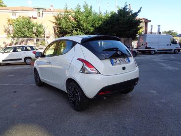 LANCIA CERTIFIED Lancia Ypsilon 1.0 Firefly 70 Cv Start And Amp,stop Hybrid Gold Usata - City Car Ibrido Bianco - Fisciano - 2393053_4