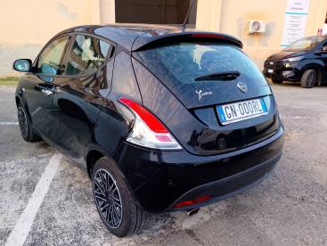 LANCIA CERTIFIED Lancia Ypsilon 1.0 70cv Hybrid Gold Usata - City Car Ibrido Nero - Fisciano - 2393769_4