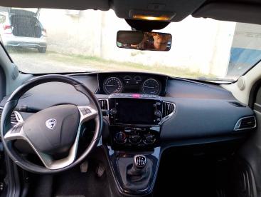 LANCIA CERTIFIED Lancia Ypsilon 1.0 70cv Hybrid Gold Usata - City Car Ibrido Nero - Fisciano - 2393769_5