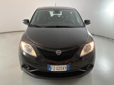 LANCIA CERTIFIED Lancia Ypsilon Iii 2015 1.2 Gold Ecochic Gpl 69cv My19 Usata - City Car  Nero - Parma - 2393986_2