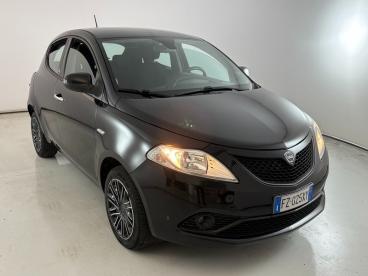 LANCIA CERTIFIED Lancia Ypsilon Iii 2015 1.2 Gold Ecochic Gpl 69cv My19 Usata - City Car  Nero - Parma - 2393986_3