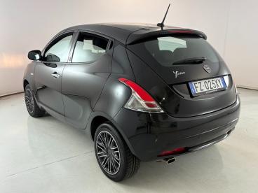 LANCIA CERTIFIED Lancia Ypsilon Iii 2015 1.2 Gold Ecochic Gpl 69cv My19 Usata - City Car  Nero - Parma - 2393986_4