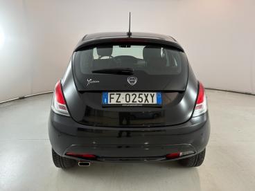LANCIA CERTIFIED Lancia Ypsilon Iii 2015 1.2 Gold Ecochic Gpl 69cv My19 Usata - City Car  Nero - Parma - 2393986_5
