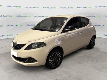 LANCIA CERTIFIED Lancia Ypsilon Iii 2021 1.0 Firefly Hybrid Platino S And S 70cv Usata - City Car Ibrido Bianco - Bari - 2394051_1