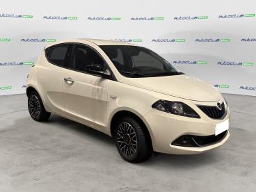 LANCIA CERTIFIED Lancia Ypsilon Iii 2021 1.0 Firefly Hybrid Platino S And S 70cv Usata - City Car Ibrido Bianco - Bari - 2394051_3