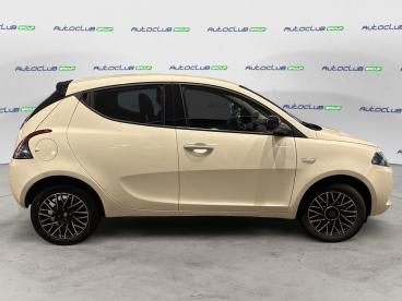 LANCIA CERTIFIED Lancia Ypsilon Iii 2021 1.0 Firefly Hybrid Platino S And S 70cv Usata - City Car Ibrido Bianco - Bari - 2394051_4