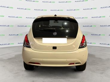 LANCIA CERTIFIED Lancia Ypsilon Iii 2021 1.0 Firefly Hybrid Platino S And S 70cv Usata - City Car Ibrido Bianco - Bari - 2394051_5