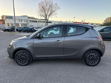 LANCIA CERTIFIED Lancia Ypsilon 1.0 Firefly 70cv Hybrid Platino Usata - City Car Ibrido Grigio - Roma - 2394593_4