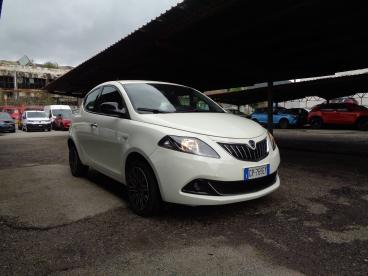 LANCIA CERTIFIED Lancia Ypsilon 1.0 Firefly 70 Cv Start And Amp,stop Hybrid Gold Usata - City Car Ibrido Bianco - Fisciano - 2394790_2