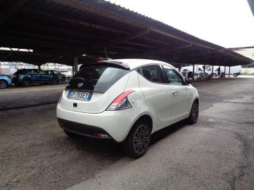 LANCIA CERTIFIED Lancia Ypsilon 1.0 Firefly 70 Cv Start And Amp,stop Hybrid Gold Usata - City Car Ibrido Bianco - Fisciano - 2394790_3
