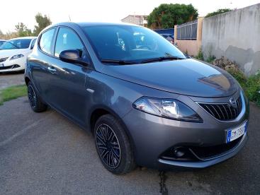 LANCIA CERTIFIED Lancia Ypsilon 1.0 70cv Hybrid Gold Usata - City Car Ibrido Grigio - Fisciano - 2394791_2