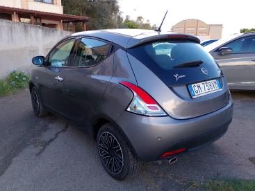 LANCIA CERTIFIED Lancia Ypsilon 1.0 70cv Hybrid Gold Usata - City Car Ibrido Grigio - Fisciano - 2394791_4